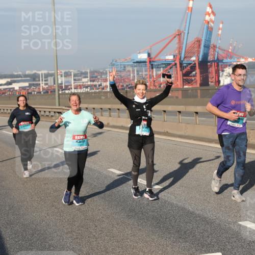 03.10.2025 - Köhlbrandbrückenlauf Yannick Fuchs http://msf.ph/oto/9131171 03.10.2025 09:03:21 Position 2 2927, 2928 meine-sportfotos.de