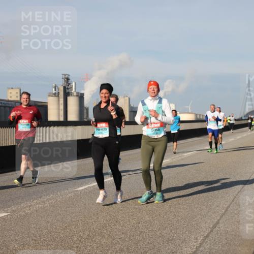03.10.2025 - Köhlbrandbrückenlauf Lena Gebhardt http://msf.ph/oto/9131224 03.10.2025 09:49:56 Position 2 3603, 1496, 1730 meine-sportfotos.de