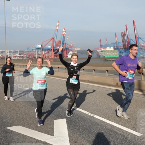 03.10.2025 - Köhlbrandbrückenlauf Yannick Fuchs http://msf.ph/oto/9131233 03.10.2025 09:03:22 Position 2 2928, 2927, 2988 meine-sportfotos.de