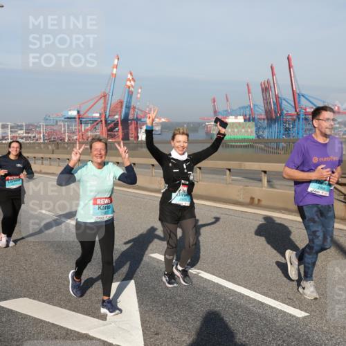 03.10.2025 - Köhlbrandbrückenlauf Yannick Fuchs http://msf.ph/oto/9131246 03.10.2025 09:03:23 Position 2 2928, 2927, 2988 meine-sportfotos.de