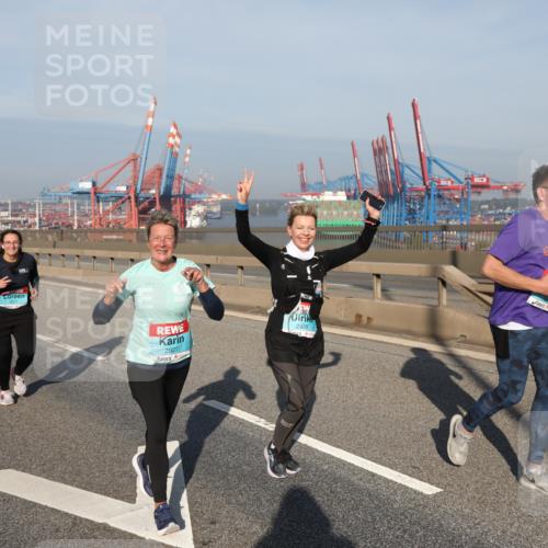 03.10.2025 - Köhlbrandbrückenlauf Yannick Fuchs http://msf.ph/oto/9131257 03.10.2025 09:03:23 Position 2 2927, 2928 meine-sportfotos.de