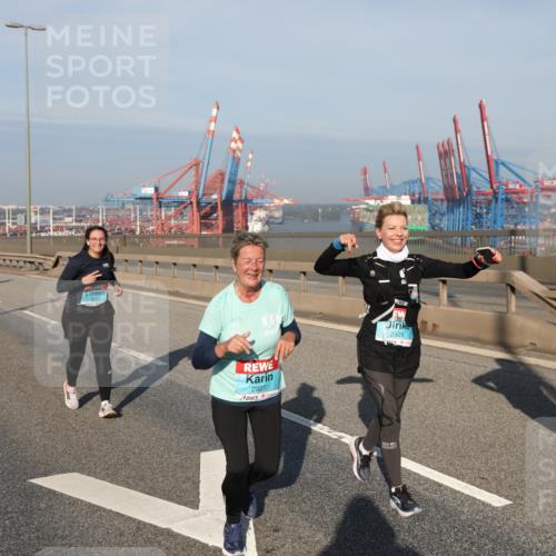 03.10.2025 - Köhlbrandbrückenlauf Yannick Fuchs http://msf.ph/oto/9131264 03.10.2025 09:03:23 Position 2 2927, 2928, 2988 meine-sportfotos.de