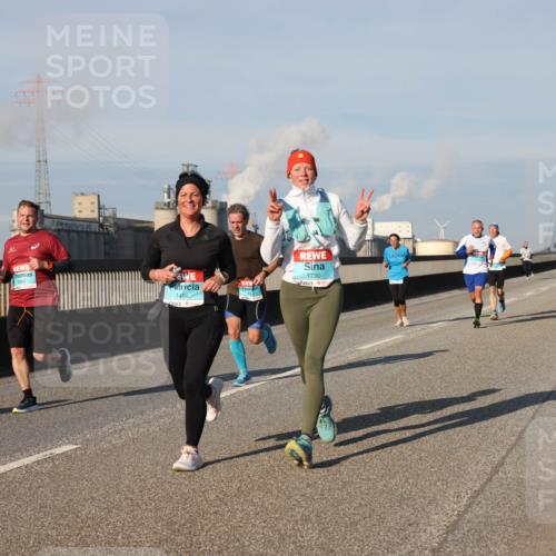 03.10.2025 - Köhlbrandbrückenlauf Lena Gebhardt http://msf.ph/oto/9131266 03.10.2025 09:49:57 Position 2 1496, 1730 meine-sportfotos.de