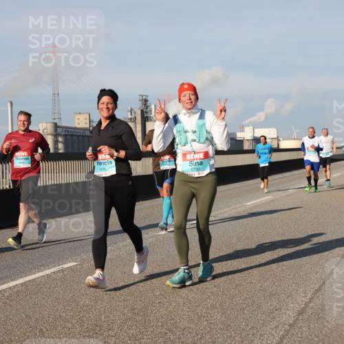03.10.2025 - Köhlbrandbrückenlauf Lena Gebhardt http://msf.ph/oto/9131273 03.10.2025 09:49:57 Position 2 3603, 1496, 1730 meine-sportfotos.de