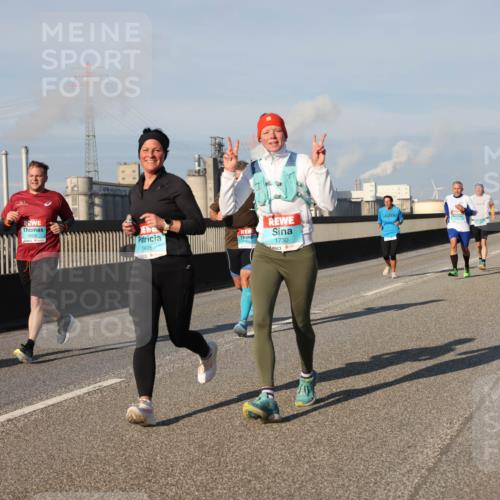 03.10.2025 - Köhlbrandbrückenlauf Lena Gebhardt http://msf.ph/oto/9131278 03.10.2025 09:49:57 Position 2 1496, 1730 meine-sportfotos.de