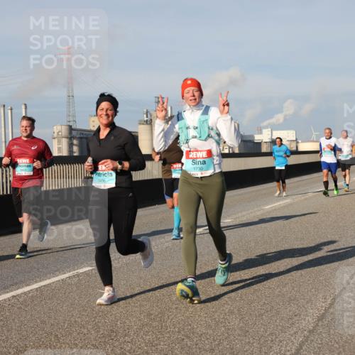 03.10.2025 - Köhlbrandbrückenlauf Lena Gebhardt http://msf.ph/oto/9131286 03.10.2025 09:49:57 Position 2 3603, 1496, 1730 meine-sportfotos.de
