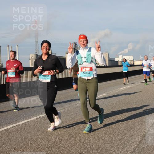 03.10.2025 - Köhlbrandbrückenlauf Lena Gebhardt http://msf.ph/oto/9131297 03.10.2025 09:49:57 Position 2 3603, 1496, 1730 meine-sportfotos.de