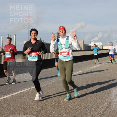 03.10.2025 - Köhlbrandbrückenlauf Lena Gebhardt http://msf.ph/oto/9131304 03.10.2025 09:49:57 Position 2 3603, 1496, 1730 meine-sportfotos.de
