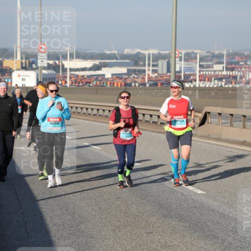 03.10.2025 - Köhlbrandbrückenlauf Yannick Fuchs http://msf.ph/oto/9131340 03.10.2025 09:03:28 Position 2 3413, 3412 meine-sportfotos.de