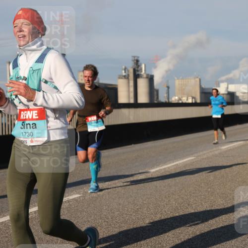 03.10.2025 - Köhlbrandbrückenlauf Lena Gebhardt http://msf.ph/oto/9131342 03.10.2025 09:49:58 Position 2 1730 meine-sportfotos.de