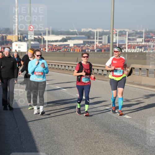 03.10.2025 - Köhlbrandbrückenlauf Yannick Fuchs http://msf.ph/oto/9131348 03.10.2025 09:03:28 Position 2 3412, 3413 meine-sportfotos.de