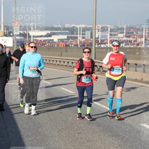 03.10.2025 - Köhlbrandbrückenlauf Yannick Fuchs http://msf.ph/oto/9131380 03.10.2025 09:03:30 Position 2 2597, 3413, 3412 meine-sportfotos.de