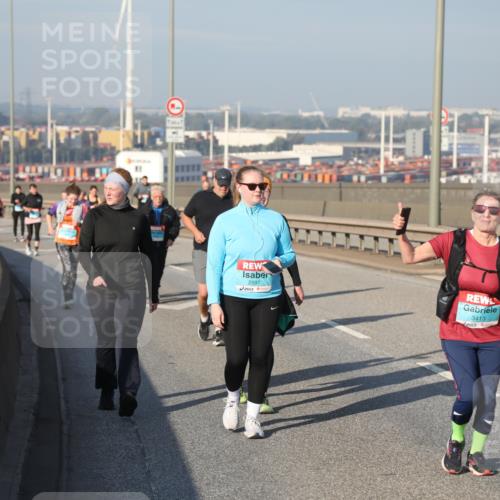 03.10.2025 - Köhlbrandbrückenlauf Yannick Fuchs http://msf.ph/oto/9131398 03.10.2025 09:03:31 Position 2 2597, 3413, 3412 meine-sportfotos.de