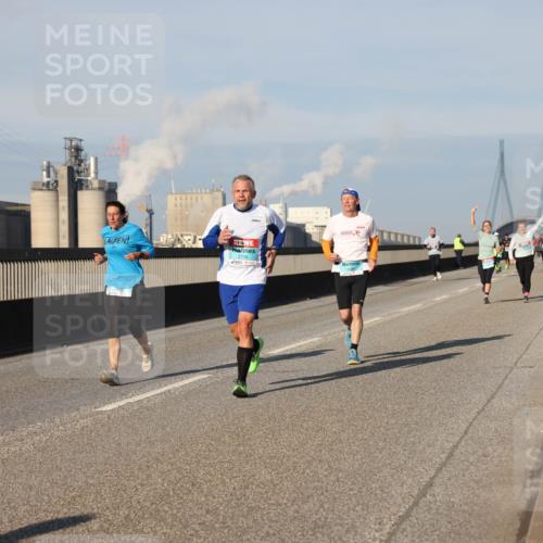 03.10.2025 - Köhlbrandbrückenlauf Lena Gebhardt http://msf.ph/oto/9131437 03.10.2025 09:50:00 Position 2  meine-sportfotos.de