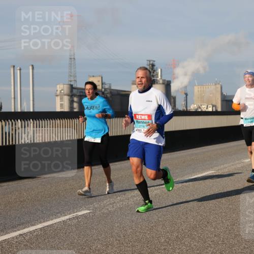 03.10.2025 - Köhlbrandbrückenlauf Lena Gebhardt http://msf.ph/oto/9131539 03.10.2025 09:50:01 Position 2 2716 meine-sportfotos.de