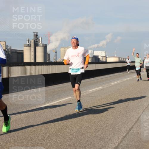 03.10.2025 - Köhlbrandbrückenlauf Lena Gebhardt http://msf.ph/oto/9131567 03.10.2025 09:50:01 Position 2 2716 meine-sportfotos.de