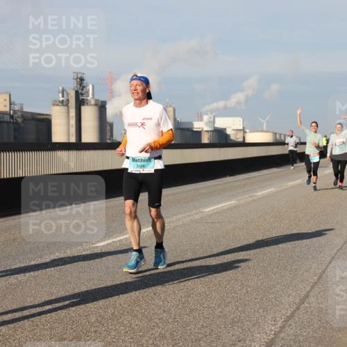 03.10.2025 - Köhlbrandbrückenlauf Lena Gebhardt http://msf.ph/oto/9131578 03.10.2025 09:50:02 Position 2 3426 meine-sportfotos.de
