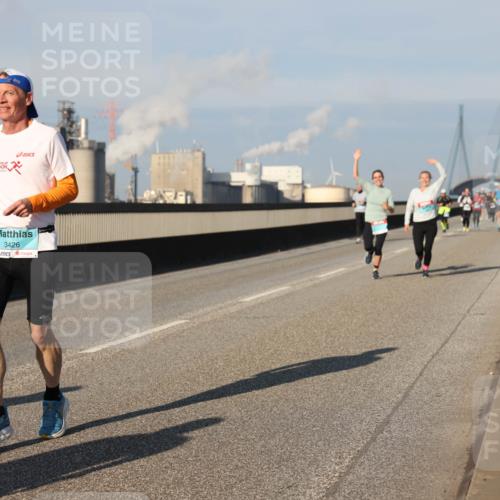 03.10.2025 - Köhlbrandbrückenlauf Lena Gebhardt http://msf.ph/oto/9131611 03.10.2025 09:50:02 Position 2 19, 3426 meine-sportfotos.de
