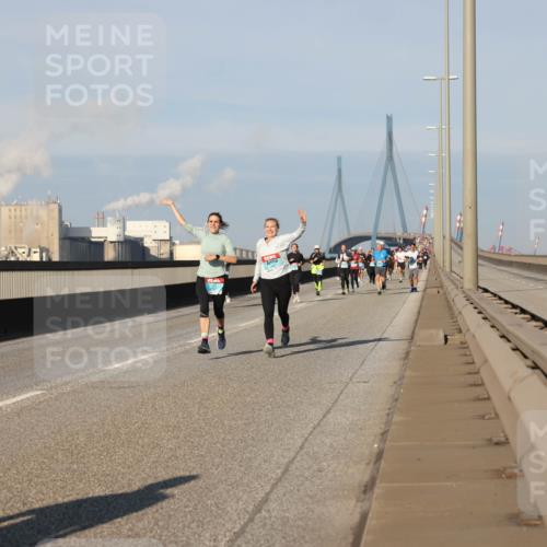 03.10.2025 - Köhlbrandbrückenlauf Lena Gebhardt http://msf.ph/oto/9131633 03.10.2025 09:50:03 Position 2  meine-sportfotos.de