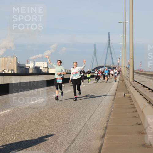 03.10.2025 - Köhlbrandbrückenlauf Lena Gebhardt http://msf.ph/oto/9131638 03.10.2025 09:50:03 Position 2  meine-sportfotos.de