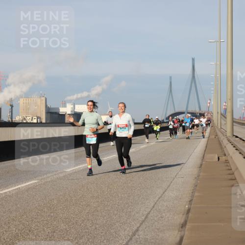 03.10.2025 - Köhlbrandbrückenlauf Lena Gebhardt http://msf.ph/oto/9131657 03.10.2025 09:50:04 Position 2  meine-sportfotos.de