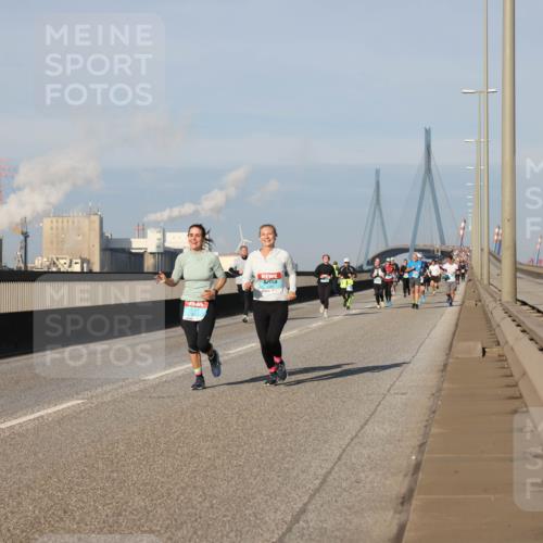 03.10.2025 - Köhlbrandbrückenlauf Lena Gebhardt http://msf.ph/oto/9131660 03.10.2025 09:50:04 Position 2 7 meine-sportfotos.de