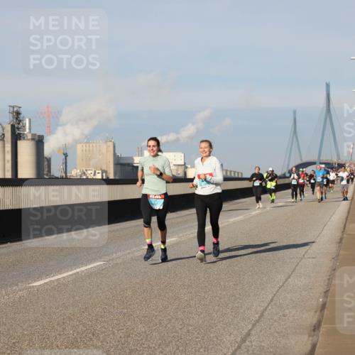 03.10.2025 - Köhlbrandbrückenlauf Lena Gebhardt http://msf.ph/oto/9131679 03.10.2025 09:50:05 Position 2  meine-sportfotos.de