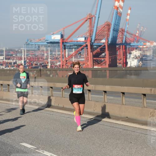 03.10.2025 - Köhlbrandbrückenlauf Yannick Fuchs http://msf.ph/oto/9131683 03.10.2025 09:03:45 Position 2 3095 meine-sportfotos.de
