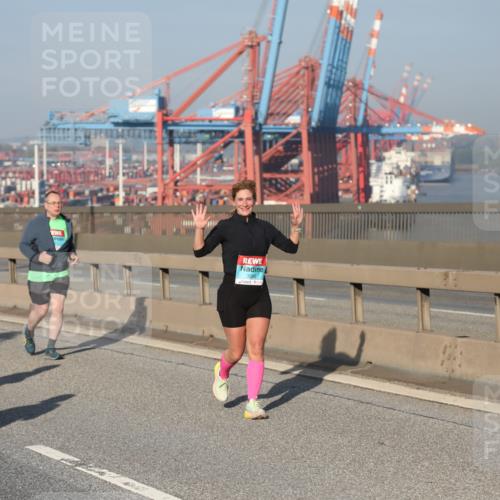 03.10.2025 - Köhlbrandbrückenlauf Yannick Fuchs http://msf.ph/oto/9131696 03.10.2025 09:03:46 Position 2  meine-sportfotos.de