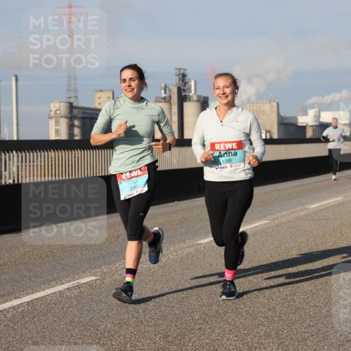 03.10.2025 - Köhlbrandbrückenlauf Lena Gebhardt http://msf.ph/oto/9131746 03.10.2025 09:50:06 Position 2 3797, 1395 meine-sportfotos.de
