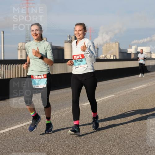 03.10.2025 - Köhlbrandbrückenlauf Lena Gebhardt http://msf.ph/oto/9131751 03.10.2025 09:50:07 Position 2 3797, 1395 meine-sportfotos.de