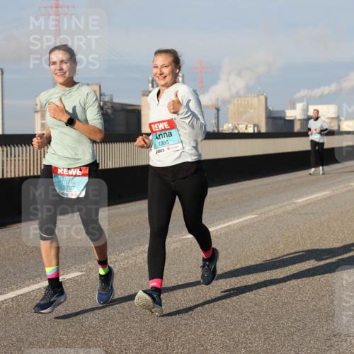 03.10.2025 - Köhlbrandbrückenlauf Lena Gebhardt http://msf.ph/oto/9131754 03.10.2025 09:50:07 Position 2 3797, 1395 meine-sportfotos.de