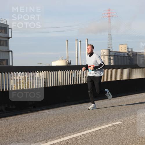 03.10.2025 - Köhlbrandbrückenlauf Lena Gebhardt http://msf.ph/oto/9131806 03.10.2025 09:50:12 Position 2  meine-sportfotos.de