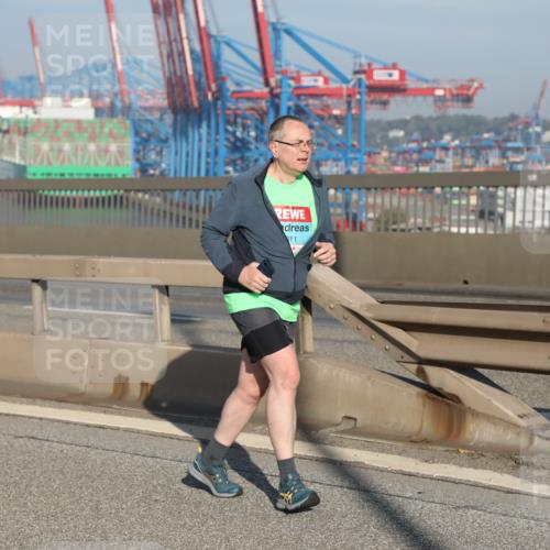 03.10.2025 - Köhlbrandbrückenlauf Yannick Fuchs http://msf.ph/oto/9131815 03.10.2025 09:03:52 Position 2 11 meine-sportfotos.de