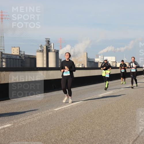 03.10.2025 - Köhlbrandbrückenlauf Lena Gebhardt http://msf.ph/oto/9131841 03.10.2025 09:50:13 Position 2 1301 meine-sportfotos.de