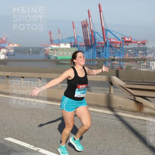 03.10.2025 - Köhlbrandbrückenlauf Yannick Fuchs http://msf.ph/oto/9131873 03.10.2025 09:03:54 Position 2 2261 meine-sportfotos.de
