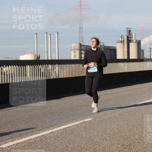 03.10.2025 - Köhlbrandbrückenlauf Lena Gebhardt http://msf.ph/oto/9131902 03.10.2025 09:50:14 Position 2 1301 meine-sportfotos.de