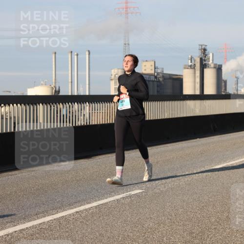 03.10.2025 - Köhlbrandbrückenlauf Lena Gebhardt http://msf.ph/oto/9131907 03.10.2025 09:50:15 Position 2  meine-sportfotos.de