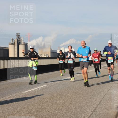 03.10.2025 - Köhlbrandbrückenlauf Lena Gebhardt http://msf.ph/oto/9131949 03.10.2025 09:50:16 Position 2 3250 meine-sportfotos.de