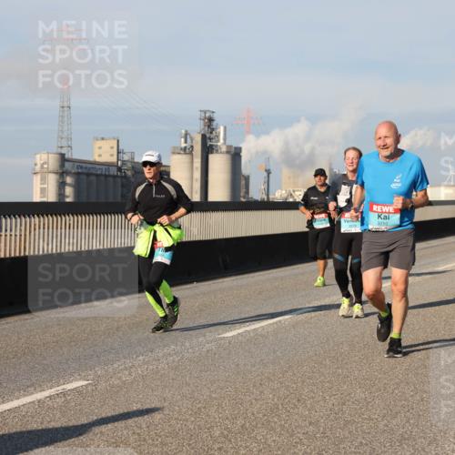 03.10.2025 - Köhlbrandbrückenlauf Lena Gebhardt http://msf.ph/oto/9132009 03.10.2025 09:50:17 Position 2 3250, 3278 meine-sportfotos.de