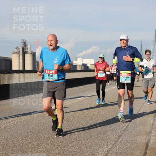 03.10.2025 - Köhlbrandbrückenlauf Lena Gebhardt http://msf.ph/oto/9132041 03.10.2025 09:50:17 Position 2 3250, 3300 meine-sportfotos.de