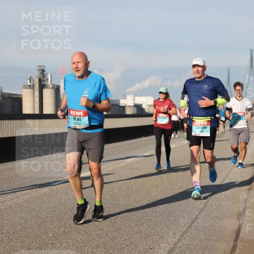 03.10.2025 - Köhlbrandbrückenlauf Lena Gebhardt http://msf.ph/oto/9132047 03.10.2025 09:50:17 Position 2 3250, 3300 meine-sportfotos.de