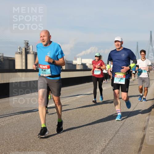 03.10.2025 - Köhlbrandbrückenlauf Lena Gebhardt http://msf.ph/oto/9132050 03.10.2025 09:50:17 Position 2 434, 3250, 3300 meine-sportfotos.de