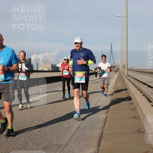 03.10.2025 - Köhlbrandbrückenlauf Lena Gebhardt http://msf.ph/oto/9132064 03.10.2025 09:50:18 Position 2 3250 meine-sportfotos.de