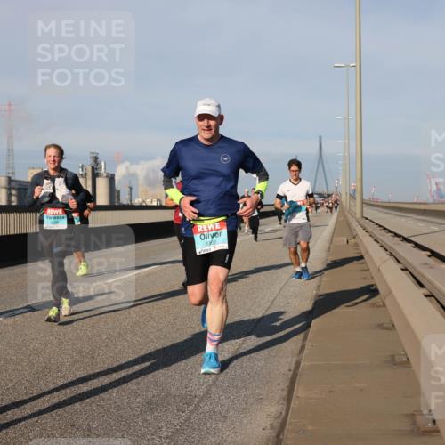 03.10.2025 - Köhlbrandbrückenlauf Lena Gebhardt http://msf.ph/oto/9132085 03.10.2025 09:50:18 Position 2 3250, 3278, 3300 meine-sportfotos.de