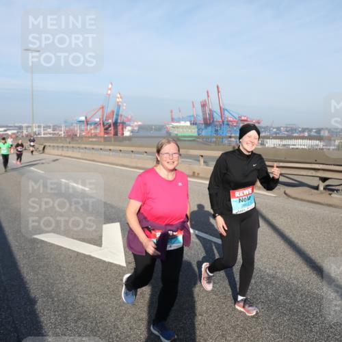 03.10.2025 - Köhlbrandbrückenlauf Yannick Fuchs http://msf.ph/oto/9132157 03.10.2025 09:04:04 Position 2 2662 meine-sportfotos.de