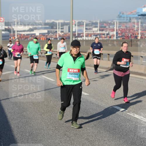 03.10.2025 - Köhlbrandbrückenlauf Yannick Fuchs http://msf.ph/oto/9132192 03.10.2025 09:04:07 Position 2 2453 meine-sportfotos.de