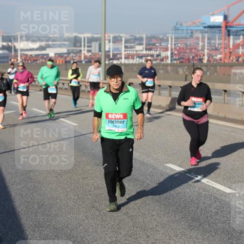 03.10.2025 - Köhlbrandbrückenlauf Yannick Fuchs http://msf.ph/oto/9132200 03.10.2025 09:04:08 Position 2 2453 meine-sportfotos.de