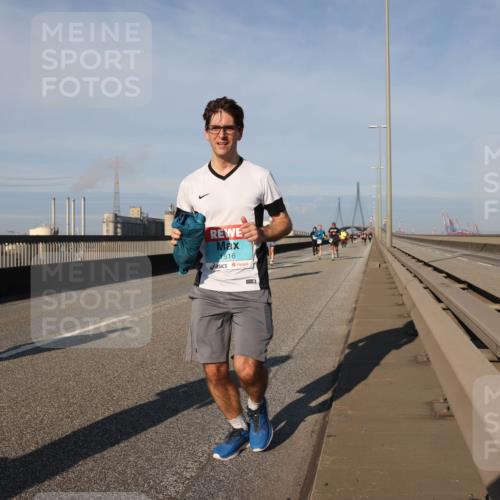 03.10.2025 - Köhlbrandbrückenlauf Lena Gebhardt http://msf.ph/oto/9132202 03.10.2025 09:50:21 Position 2 1516 meine-sportfotos.de