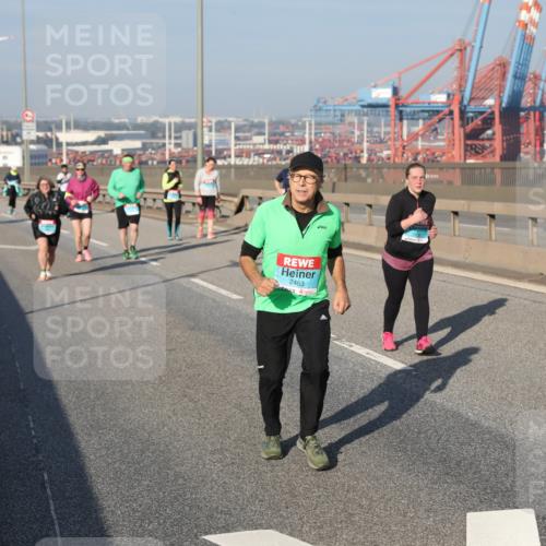 03.10.2025 - Köhlbrandbrückenlauf Yannick Fuchs http://msf.ph/oto/9132221 03.10.2025 09:04:09 Position 2 2453 meine-sportfotos.de